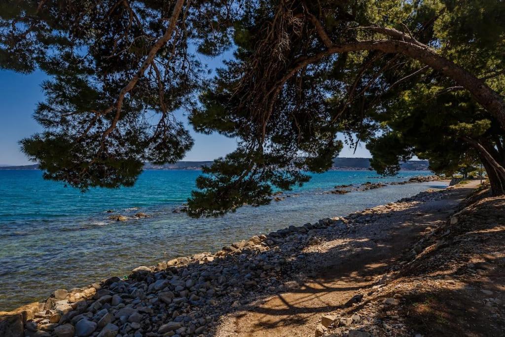 Beach Apartment Andela A2 Kaštela Exteriör bild