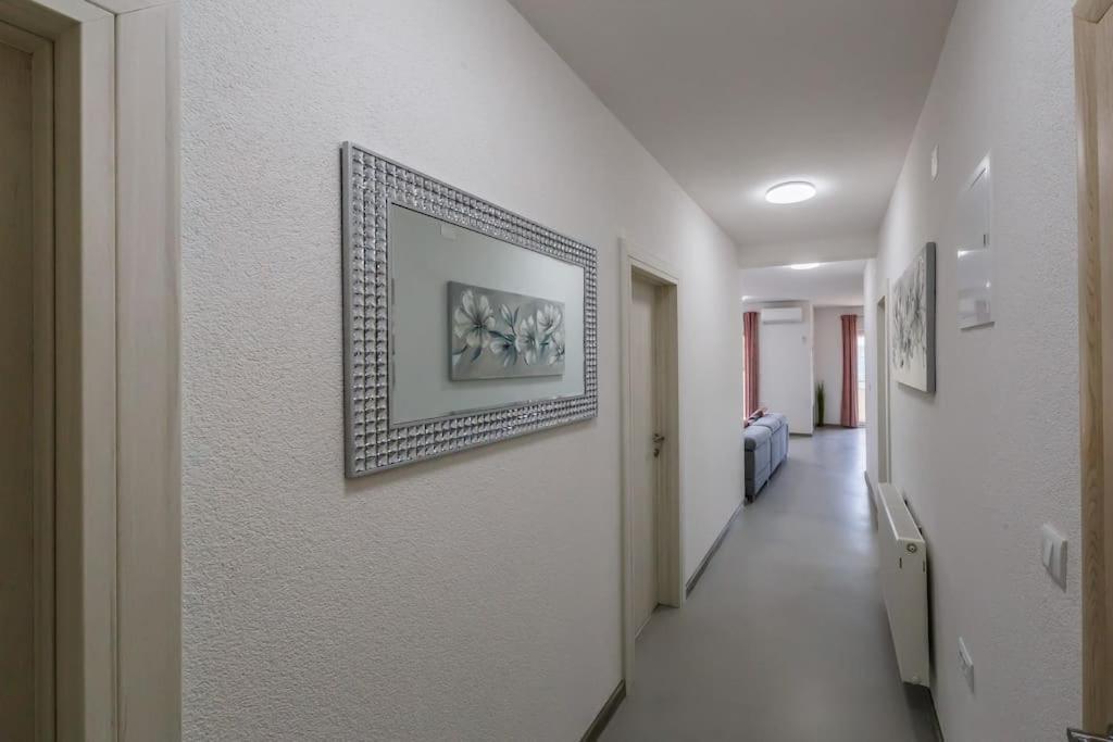Beach Apartment Andela A2 Kaštela Exteriör bild