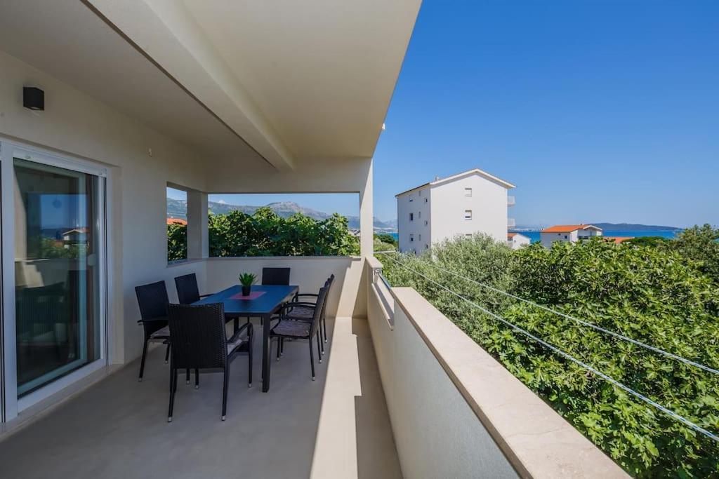 Beach Apartment Andela A2 Kaštela Exteriör bild