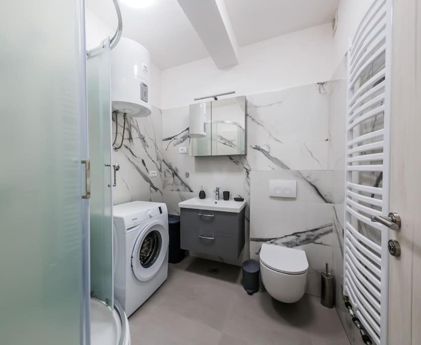 Beach Apartment Andela A2 Kaštela Exteriör bild