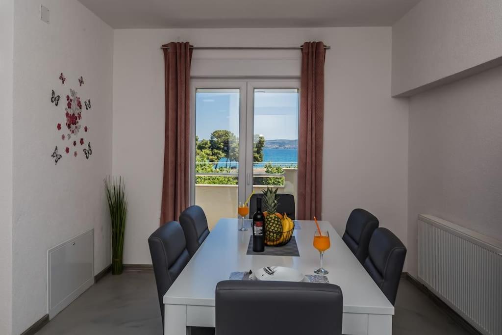 Beach Apartment Andela A2 Kaštela Exteriör bild