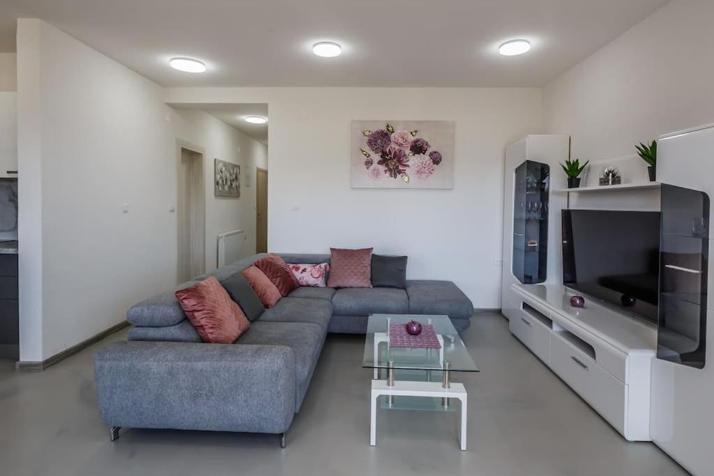 Beach Apartment Andela A2 Kaštela Exteriör bild