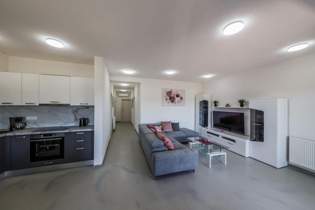 Beach Apartment Andela A2 Kaštela Exteriör bild