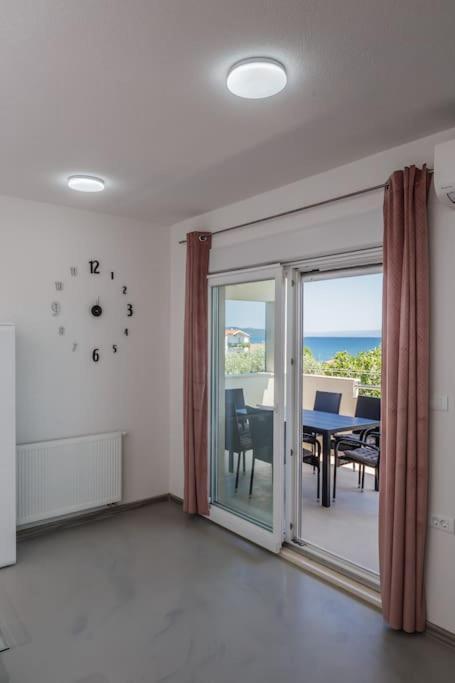 Beach Apartment Andela A2 Kaštela Exteriör bild